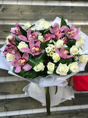 Букет цветов из: Розы и Хризантемы в Лесной Городок