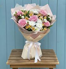 Букет цветов из:  Гвоздики, Орхидеи и Розы в Лесной Городок