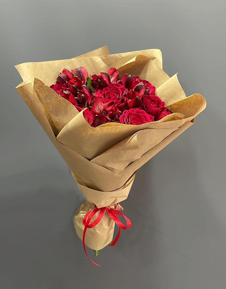 Букет цветов из: Альстромерии и Розы в Лесной Городок