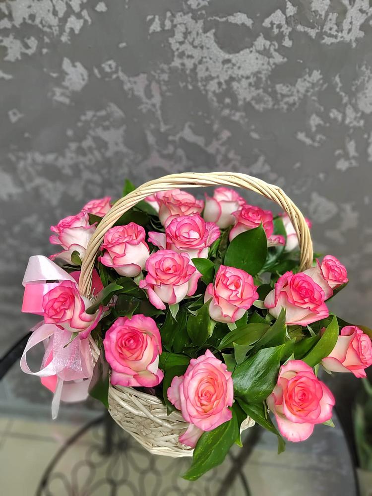 Цветочная композиция из Розы в корзине в Лесной Городок