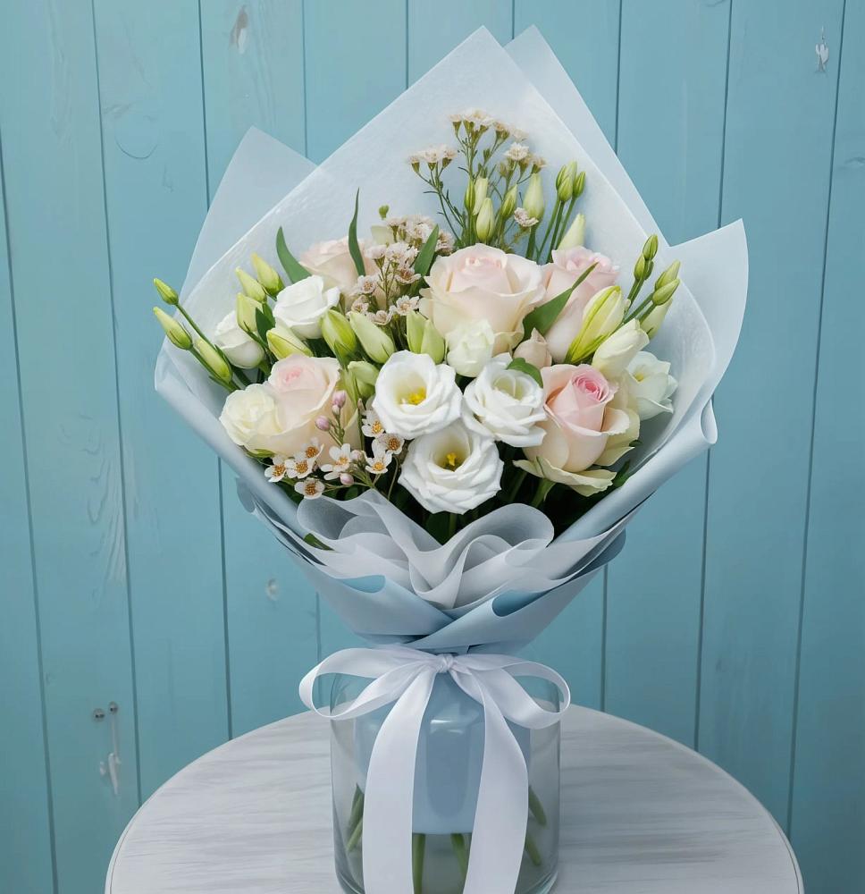 Букет цветов из: Розы и Лизиантусы в Лесной Городок