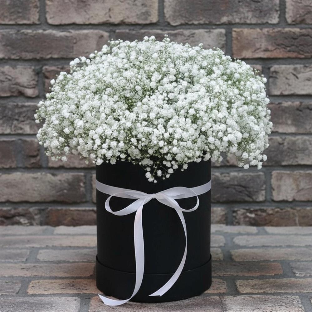 Цветочная композиция из Гипсофила в шляпной коробке в Лесной Городок