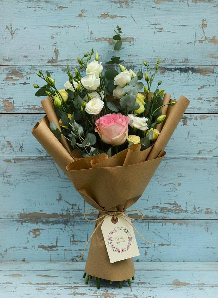 Букет цветов из: Розы и Лизиантусы в Лесной Городок