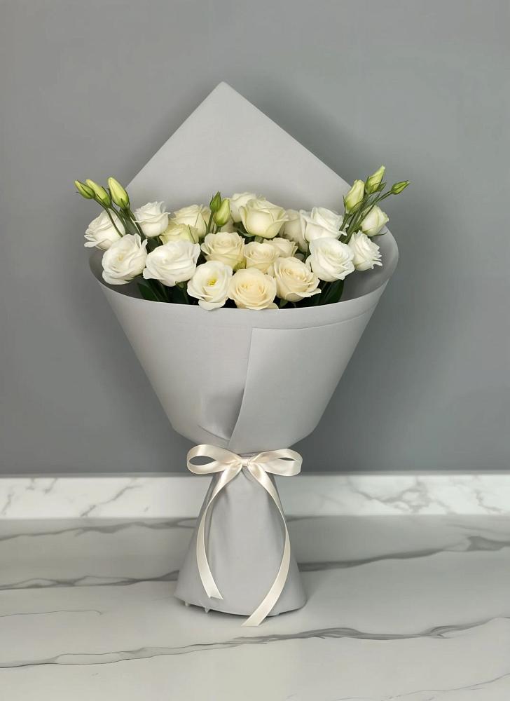 Букет цветов из: Розы и Лизиантусы в Лесной Городок