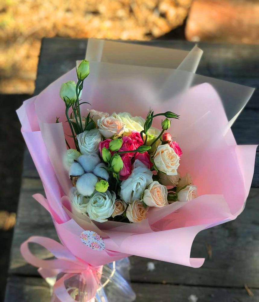 Букет цветов из: Розы и Лизиантусы в Лесной Городок