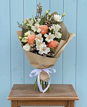 Букет цветов из:  Альстромерии, Лизиантусы, Розы и Хризантемы в Лесной Городок