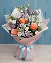 Букет цветов из:  Лизиантусы, Розы, Альстромерии и Гипсофила в Лесной Городок