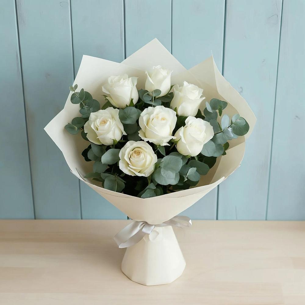 Букет Белые розы в Эвкалипте в Лесной Городок