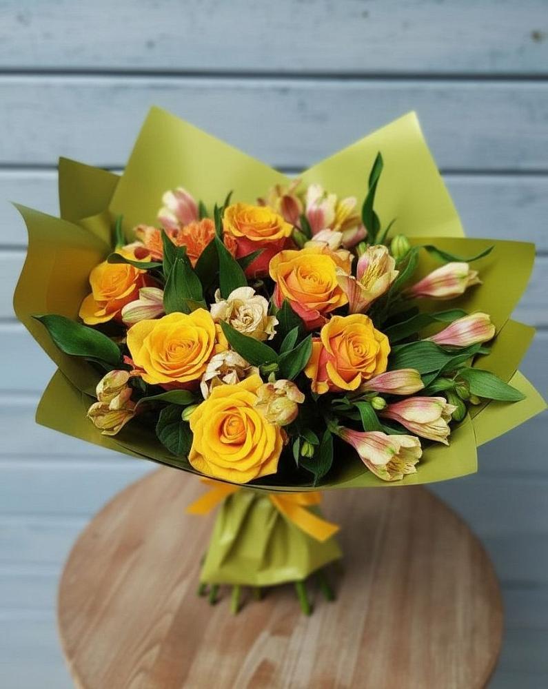 Букет цветов из: Альстромерии и Розы в Лесной Городок