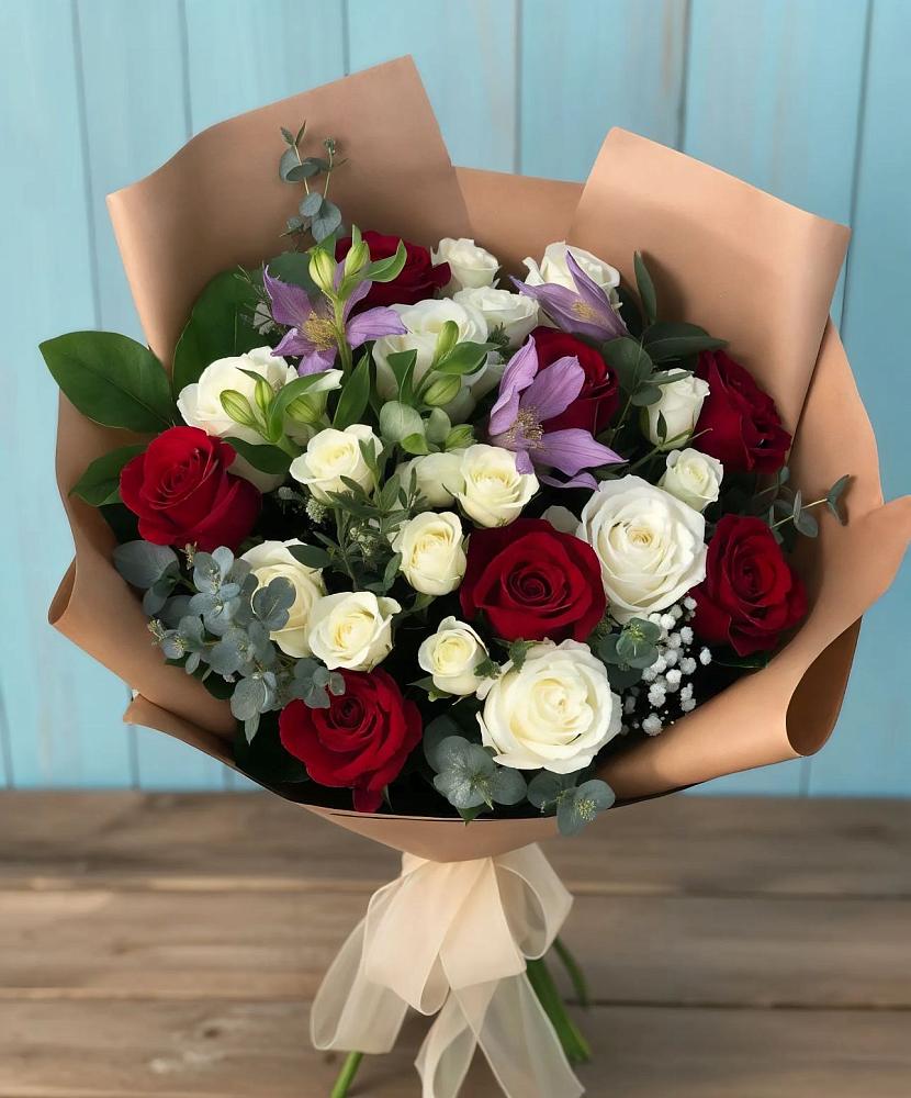 Букет цветов из: Розы и Альстромерии в Лесной Городок