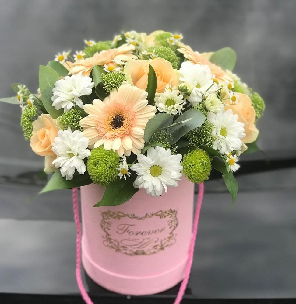 Цветочная композиция из Розы, Герберы и Хризантемы в шляпной коробке в Лесной Городок