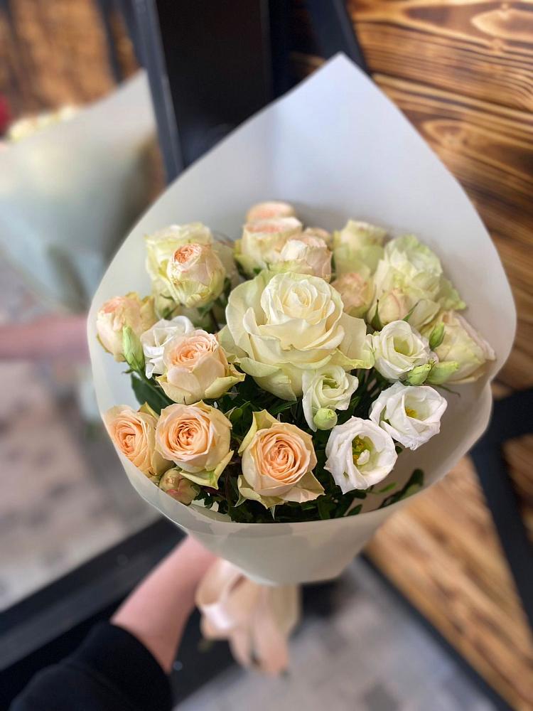 Букет цветов из: Розы и Лизиантусы в Лесной Городок