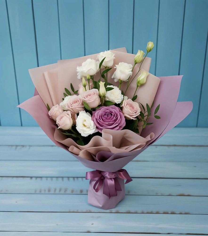 Букет цветов из: Розы и Лизиантусы в Лесной Городок