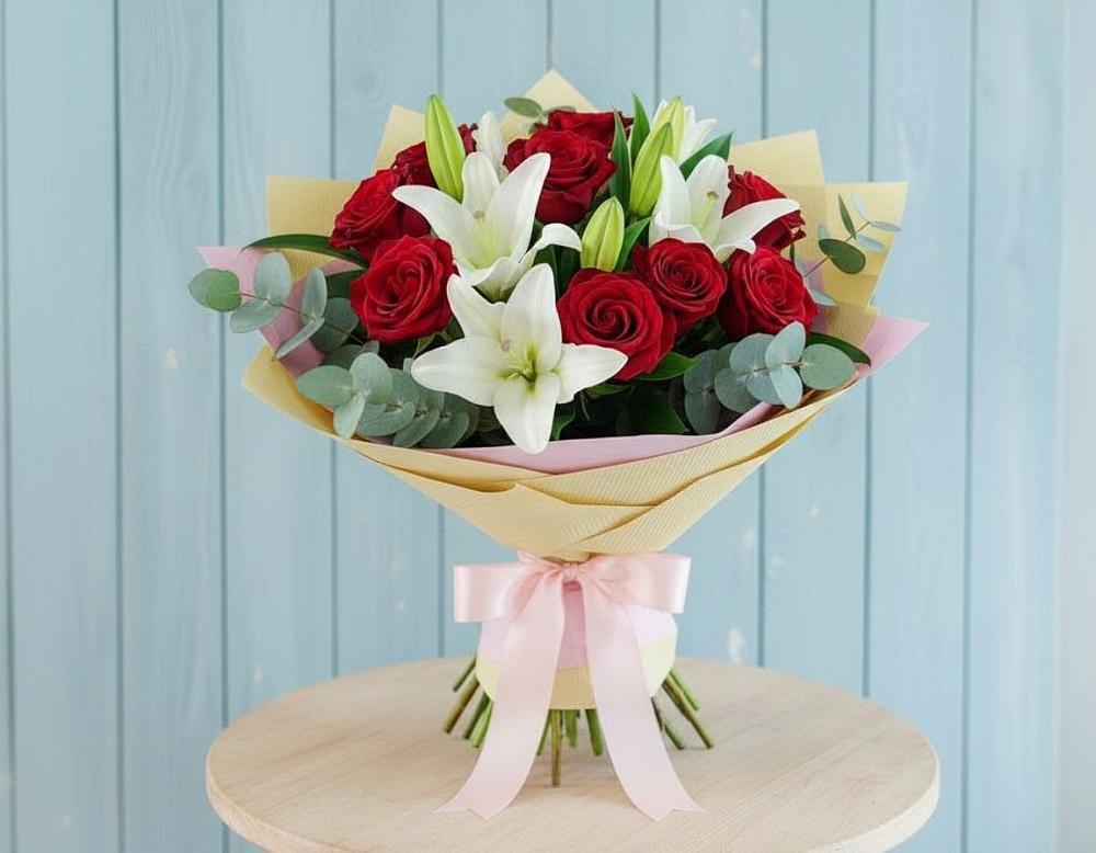 Букет цветов из: Лилии и Розы в Лесной Городок